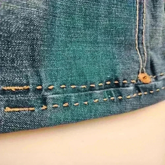 Seven Denim Knee Length Distressed Size 8 Crop - Picture 5 of 10